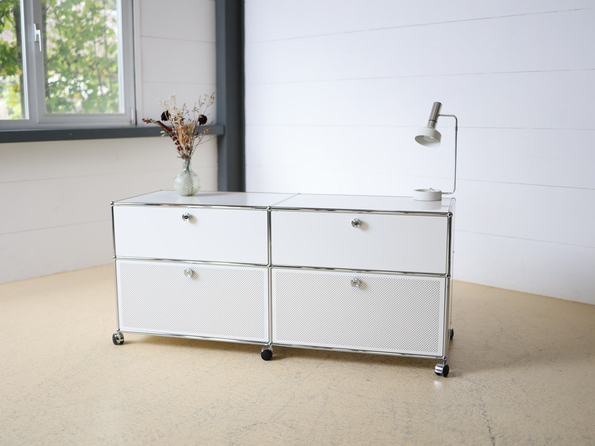 USM Haller Sideboard Gesamtansicht frontal, zwei Schubladen und zwei perforierte Türen