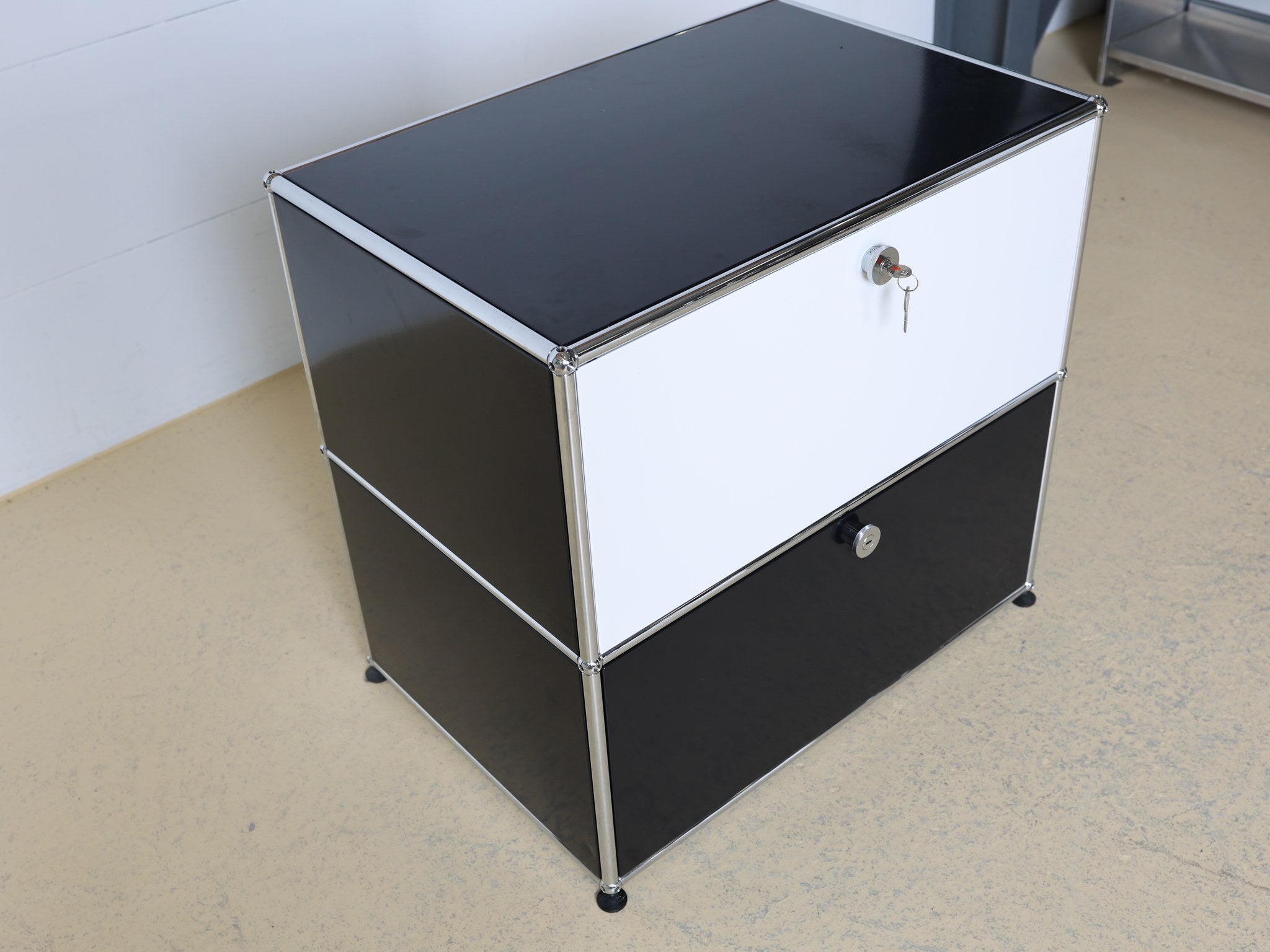 USM Haller Sideboard Rückansicht kompaktes Aufbewahrungsmöbel