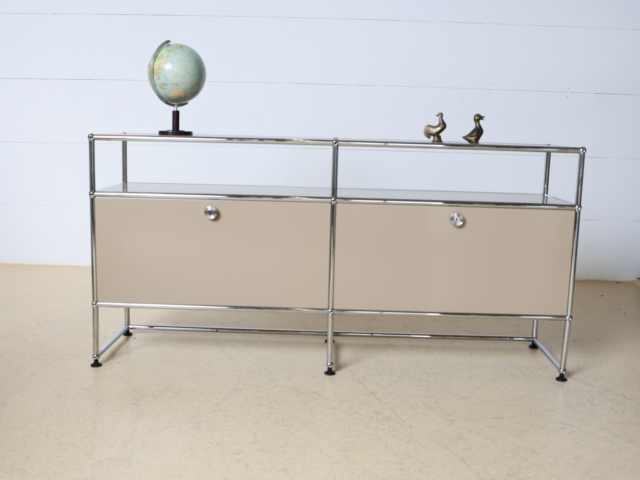 USM Haller Sideboard Detail Pulverbeschichtung Oberfläche