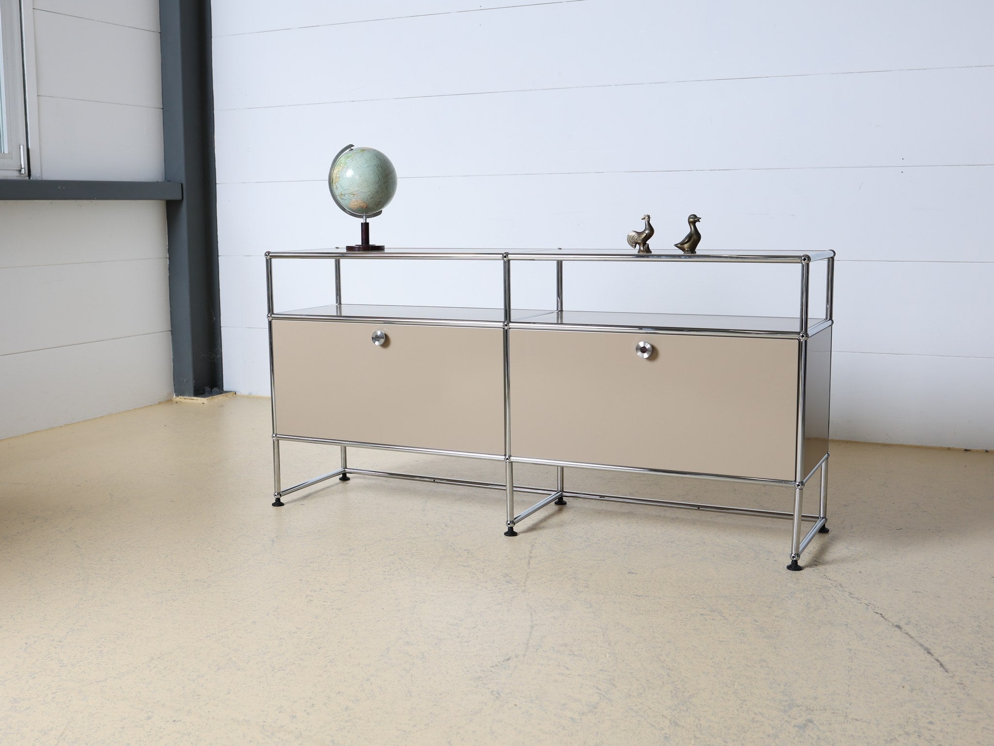 USM Haller Sideboard Innenansicht Klapptür geöffnet