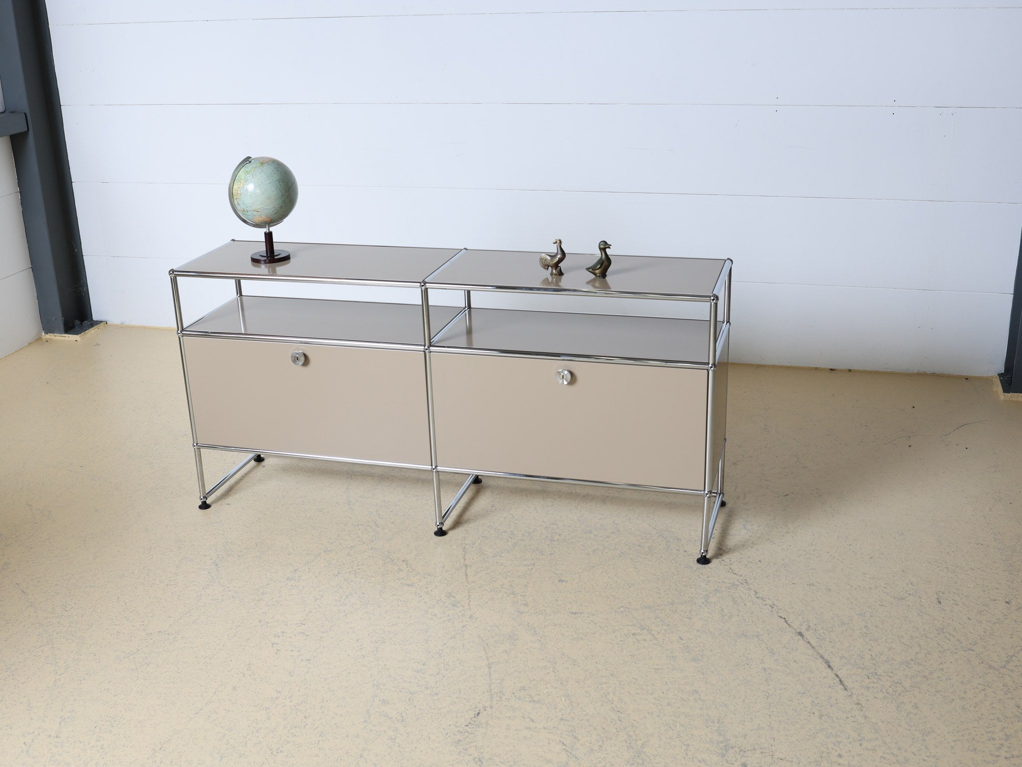 USM Haller Sideboard Beige Gesamtansicht schräg