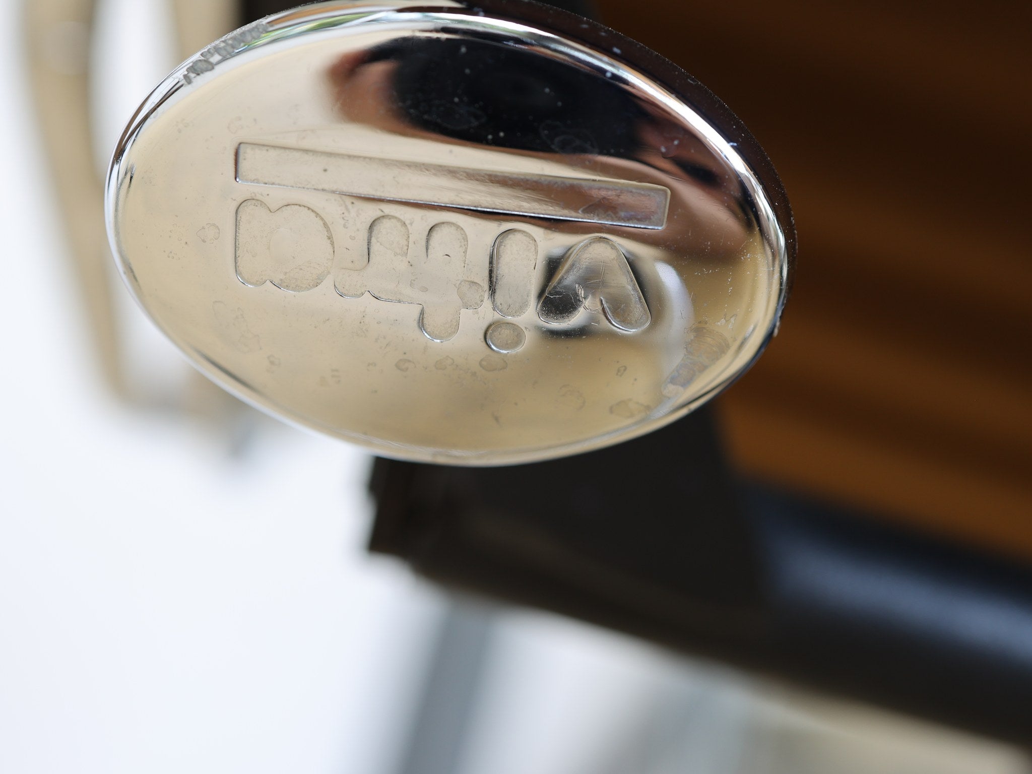 Eames EA 117 Rückenansicht mit horizontaler Steppung Hopsak-Bezug