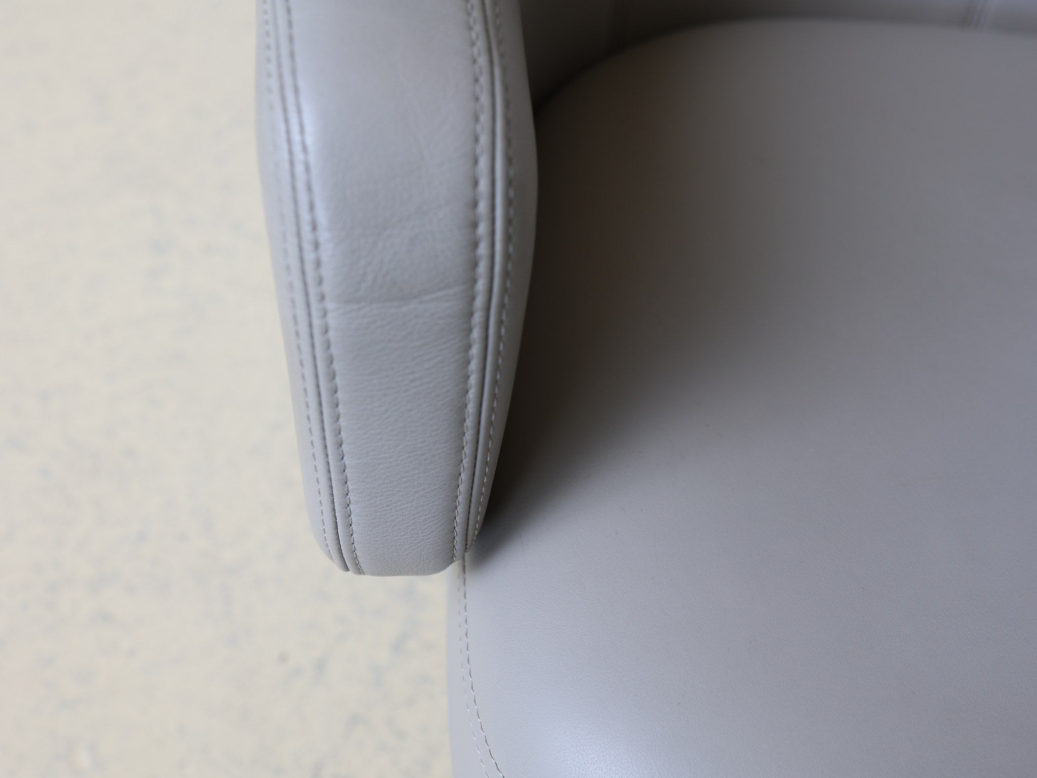 Vitra Label am Grand Repos, Echtheitsnachweis