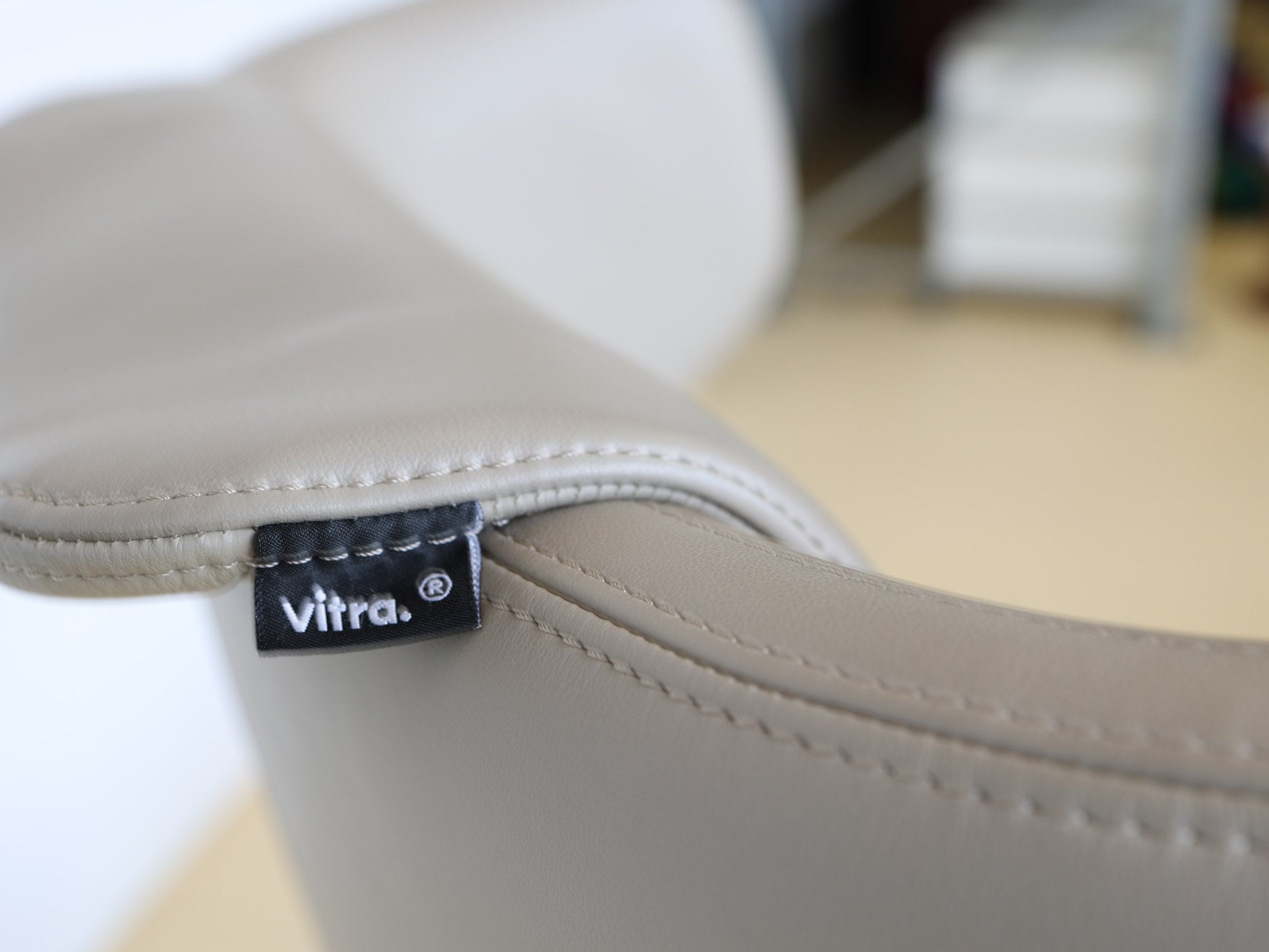 Ottoman passend zum Grand Repos in Premium-Leder Sand
