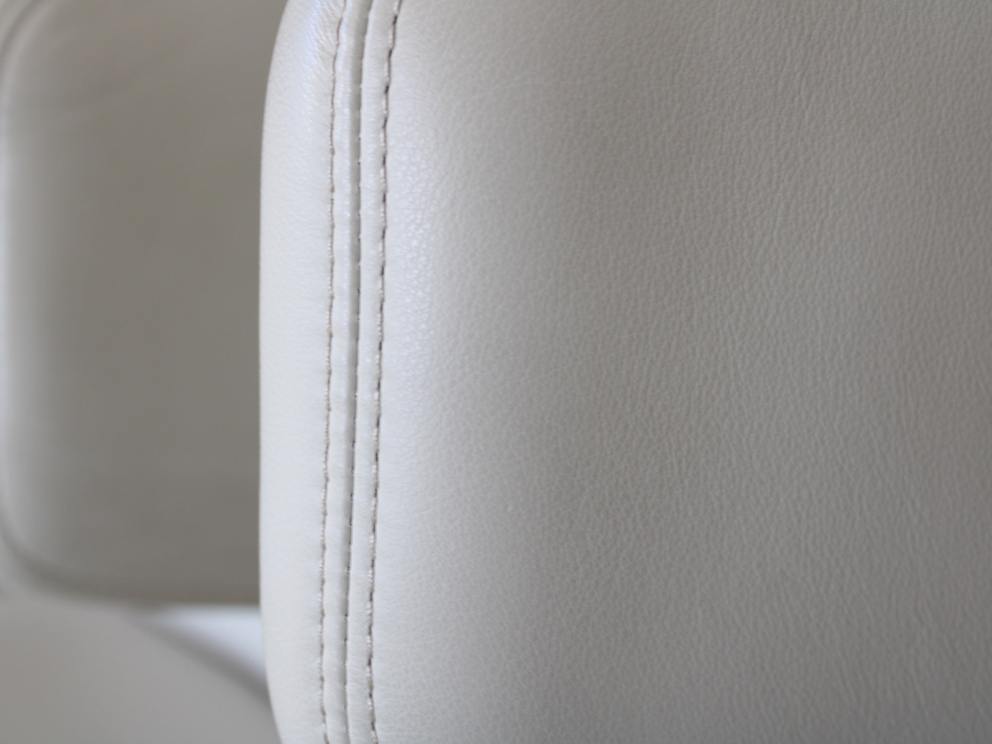 Vitra Petit Repos Sessel von Antonio Citterio in hervorragendem Zustand. Eleganter Lounge-Sessel erhältlich bei atelier TILIJA.