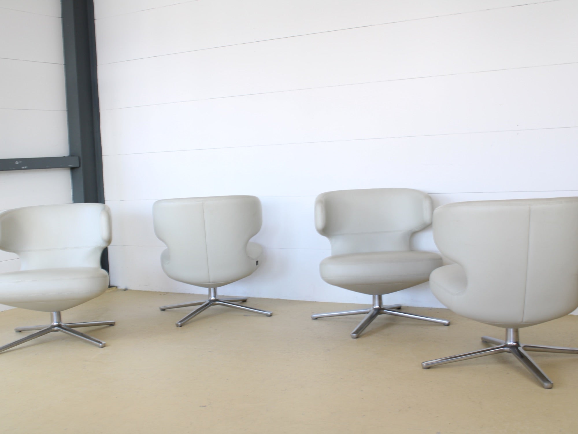 Vitra Petit Repos Sessel von Antonio Citterio in hervorragendem Zustand. Eleganter Lounge-Sessel erhältlich bei atelier TILIJA.