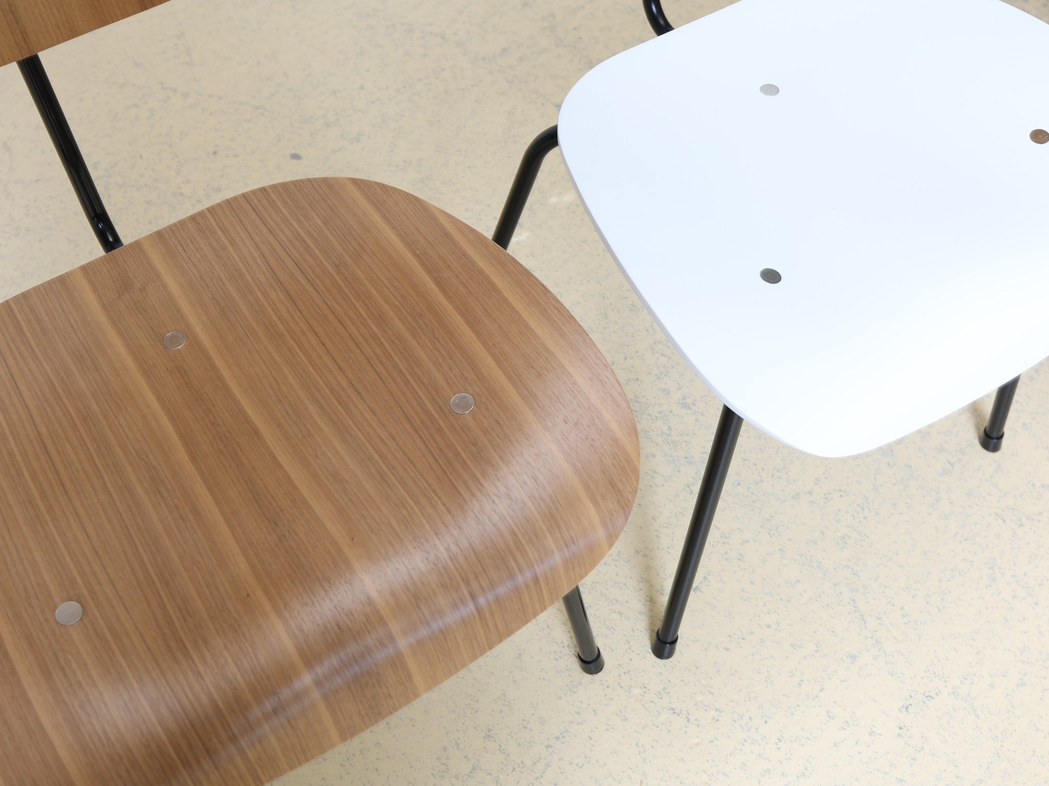 Schwarzer SE 68 Designstuhl von Egon Eiermann – Frontalansicht
