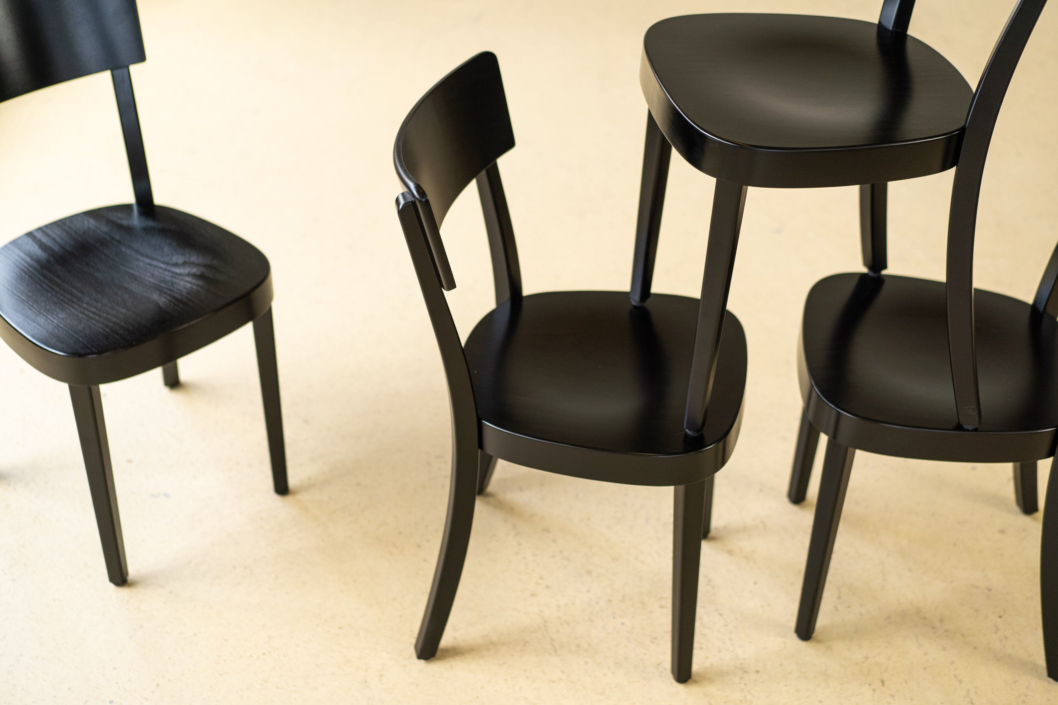 Horgen Glarus Classic Stühle in Schwarz