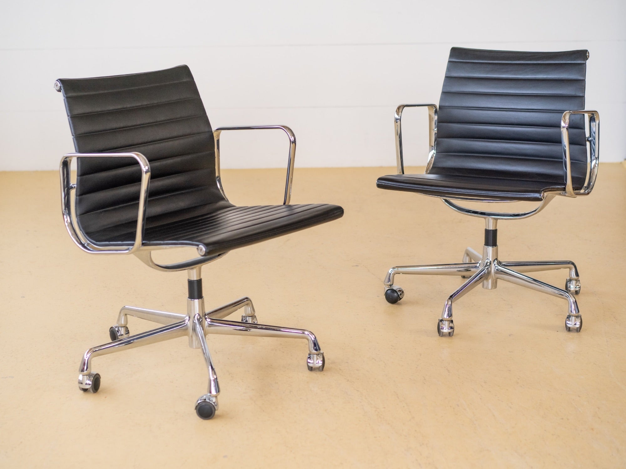 Bürostühle von Charles & Ray Eames, Vitra EA 108