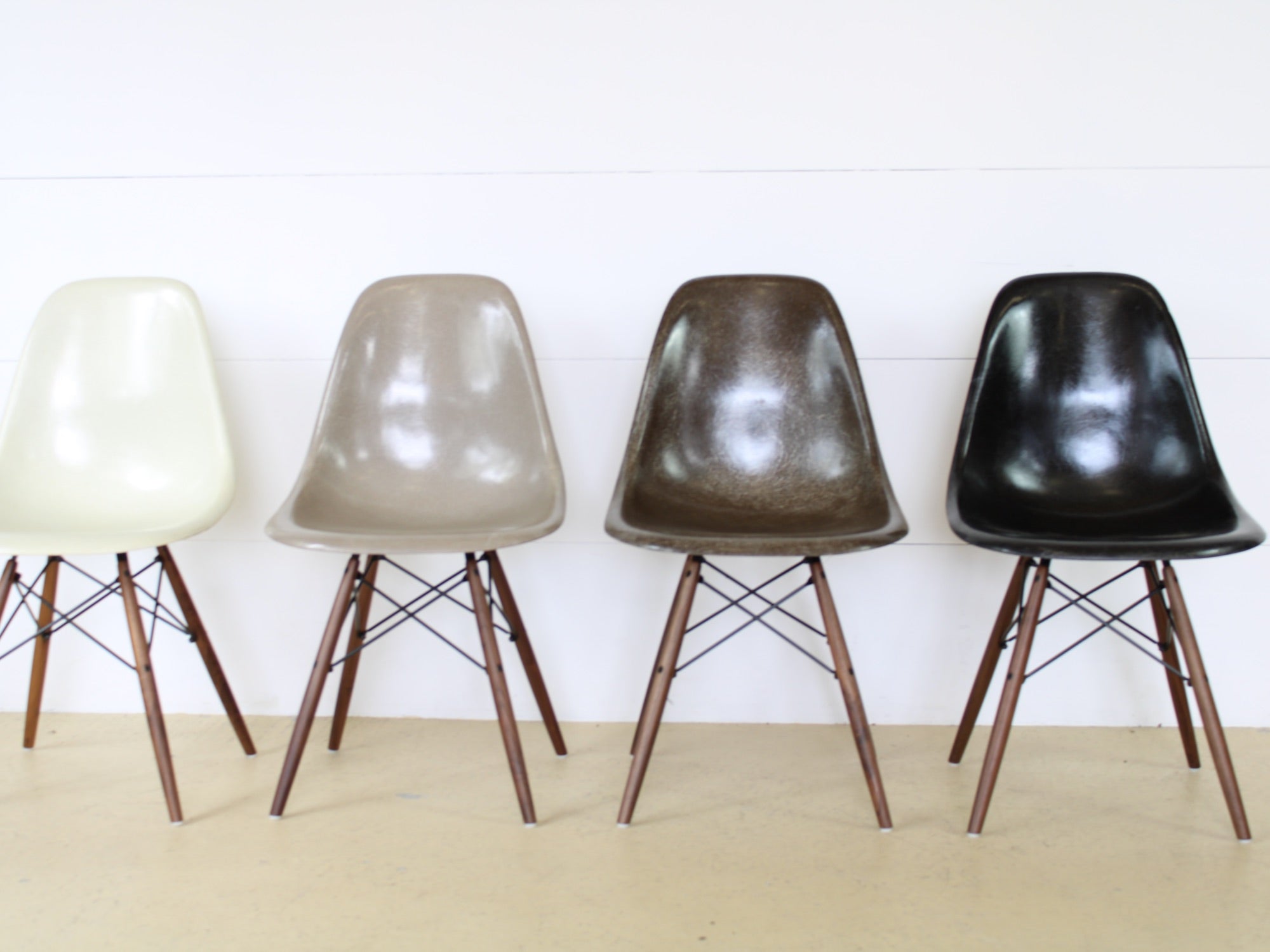 VINTAGE: Ray & Charles Eames Fiberglas Stühle von Hermann Miller